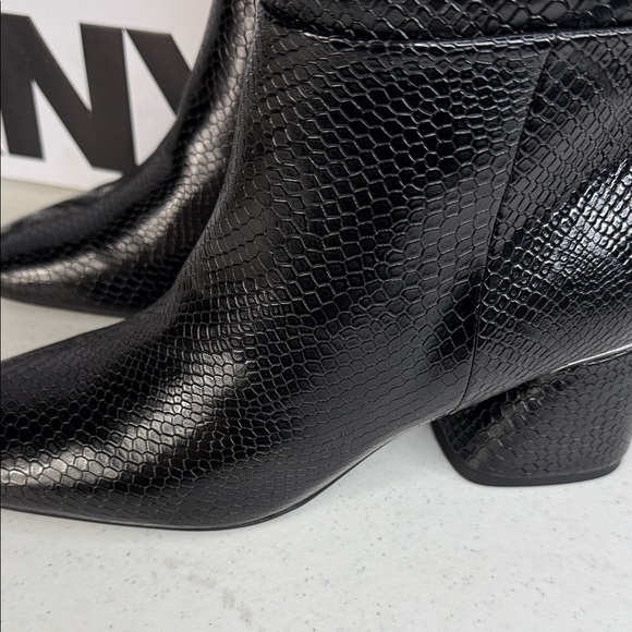 DKNY Women's Cana Block Heel Knee-High Boots Wide Calf Sz 8 - Picture 11 of 12